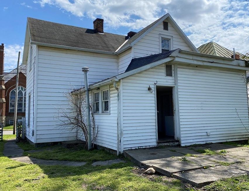 W Front St, New Holland, OH 43145, Foreclosure Call 3BD / 1BH