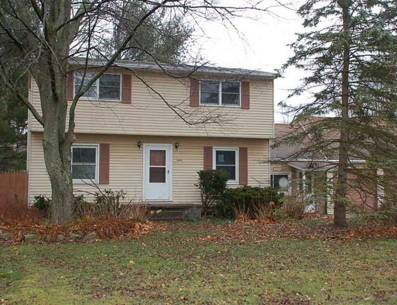 Sprague Rd, Olmsted Falls, OH 44138, Foreclosure 145,000 3BD / 3BH