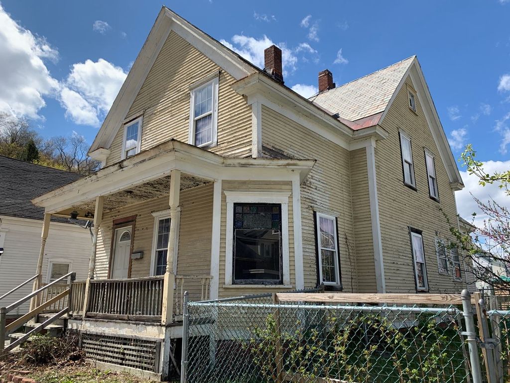 Underhill Ave, Bellows Falls, VT 05101, Foreclosure 47,900 3BD