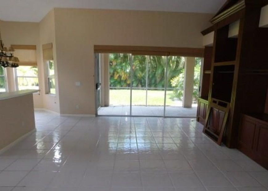 Shoal Creek Ln, Boynton Beach, FL 33472, Foreclosure 89,000 3BD