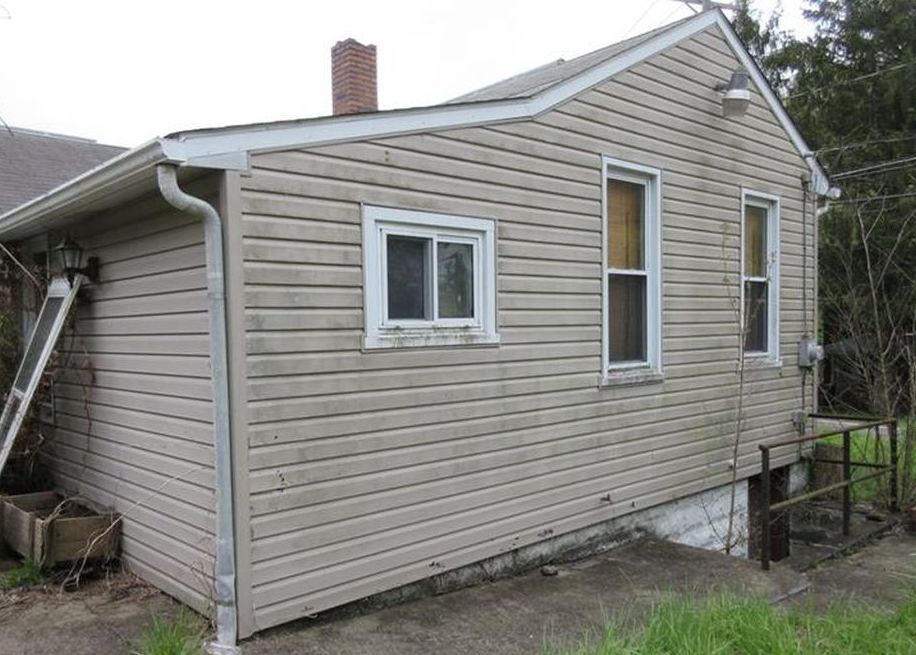 Blockhouse Run Rd, New Brighton, PA 15066, Foreclosure Call 2BD / 1