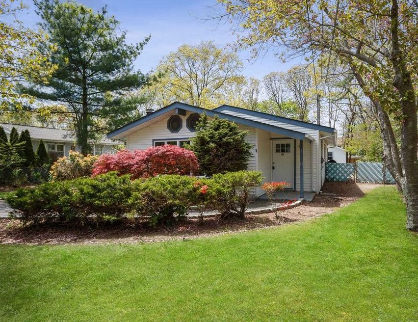 Monroe St, Mastic, NY 11950, Foreclosure 280,000 3BD / 1BH