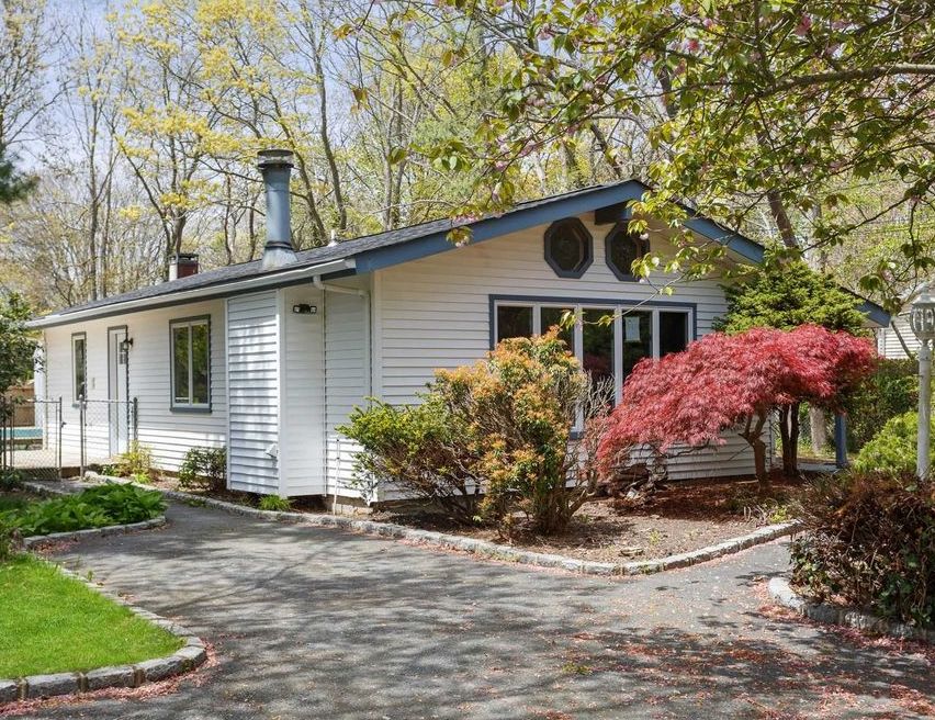 Monroe St, Mastic, NY 11950, Foreclosure 280,000 3BD / 1BH