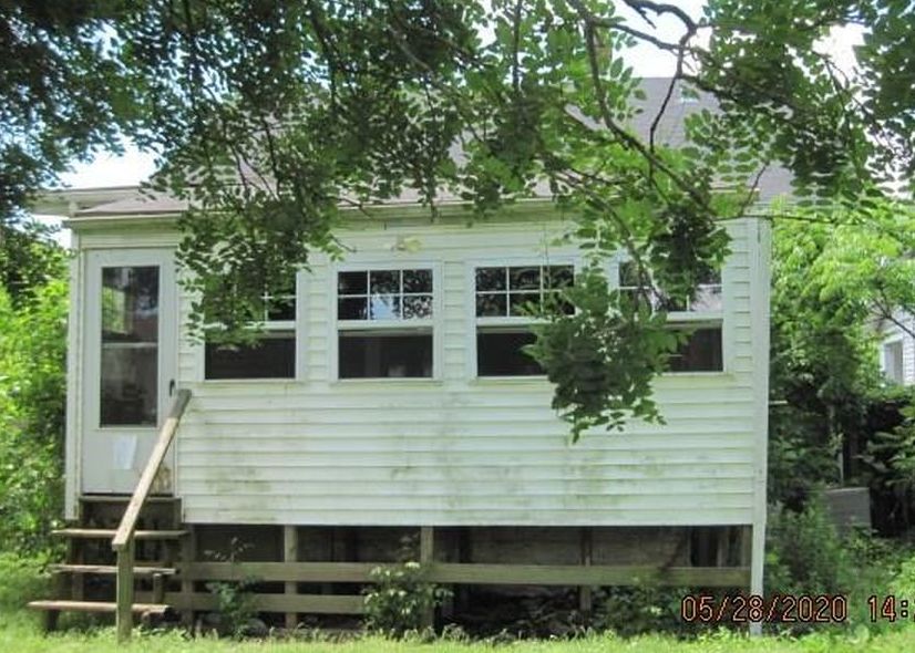 S Longworth Ave, Louisville, KY 40212, Foreclosure Call 2BD / 1BH