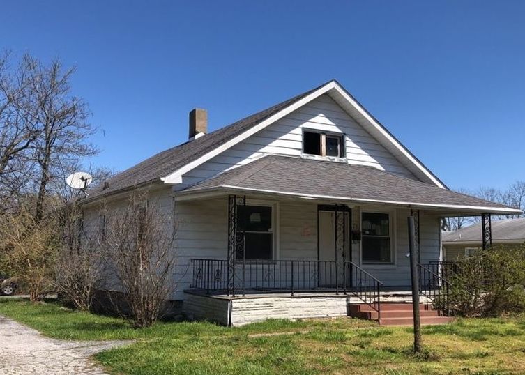 E Elm St, Alton, IL 62002, Foreclosure 92,200 2BD / 4BH