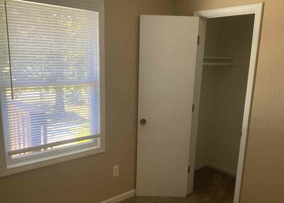 Se Claremont St, Lees Summit, MO 64063, Foreclosure 167,000 3BD