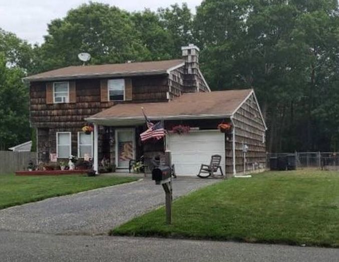 Evelyn Ct, Manorville, NY 11949, Foreclosure 474,950 3BD / 2BH