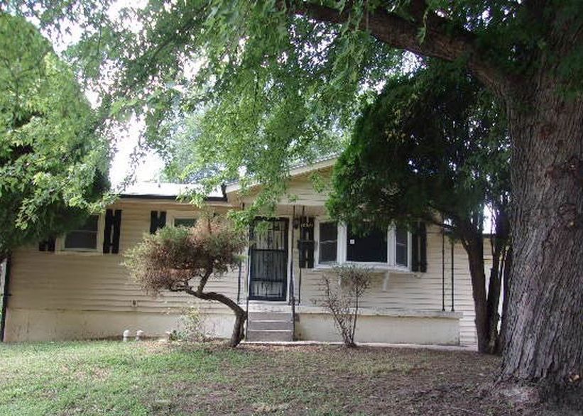 W 15th St, Junction City, KS 66441, Foreclosure Call 3BD / 1BH