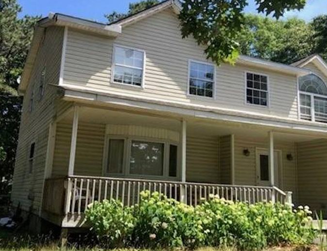 Old Town Rd, Coram, NY 11727, Foreclosure 385,250 8BD / 4BH Foreclosure Listing 29840962