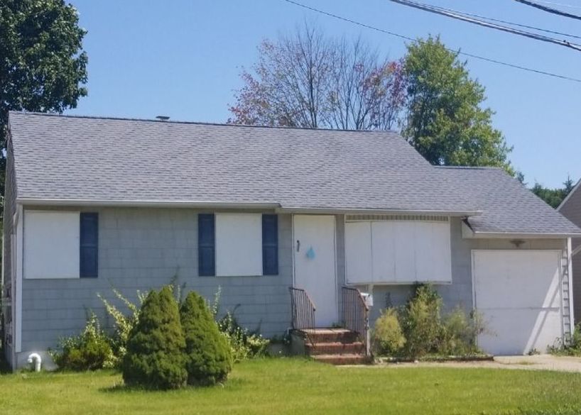 Frank St, Lindenhurst, NY 11757, Foreclosure 387,113 3BD / 1BH
