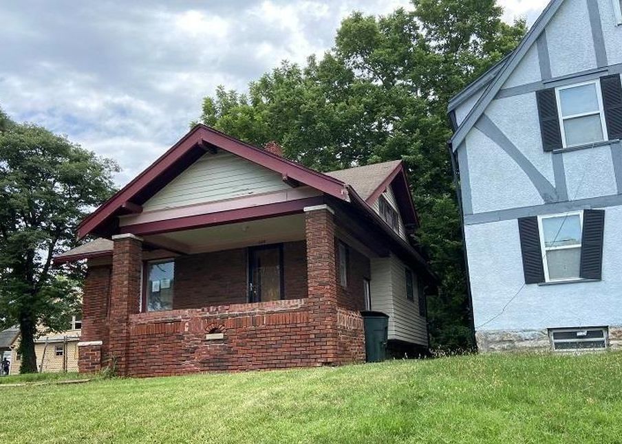 Swope Pkwy, Kansas City, MO 64130, Foreclosure 43,000 3BD / 2BH
