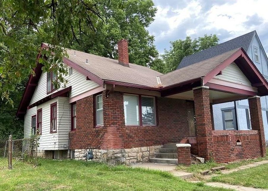 Swope Pkwy, Kansas City, MO 64130, Foreclosure 43,000 3BD / 2BH