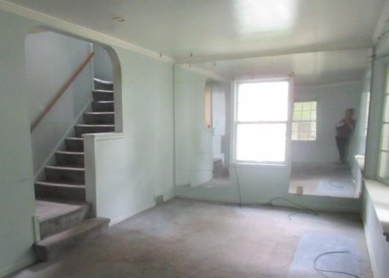 Mercer Ave, Akron, OH 44320, Foreclosure Call 3BD / 1BH