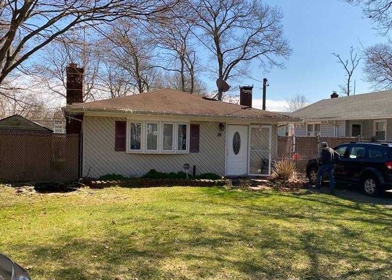 Parkwood Dr, Mastic Beach, NY 11951, Foreclosure 160,000 3BD / 1BH