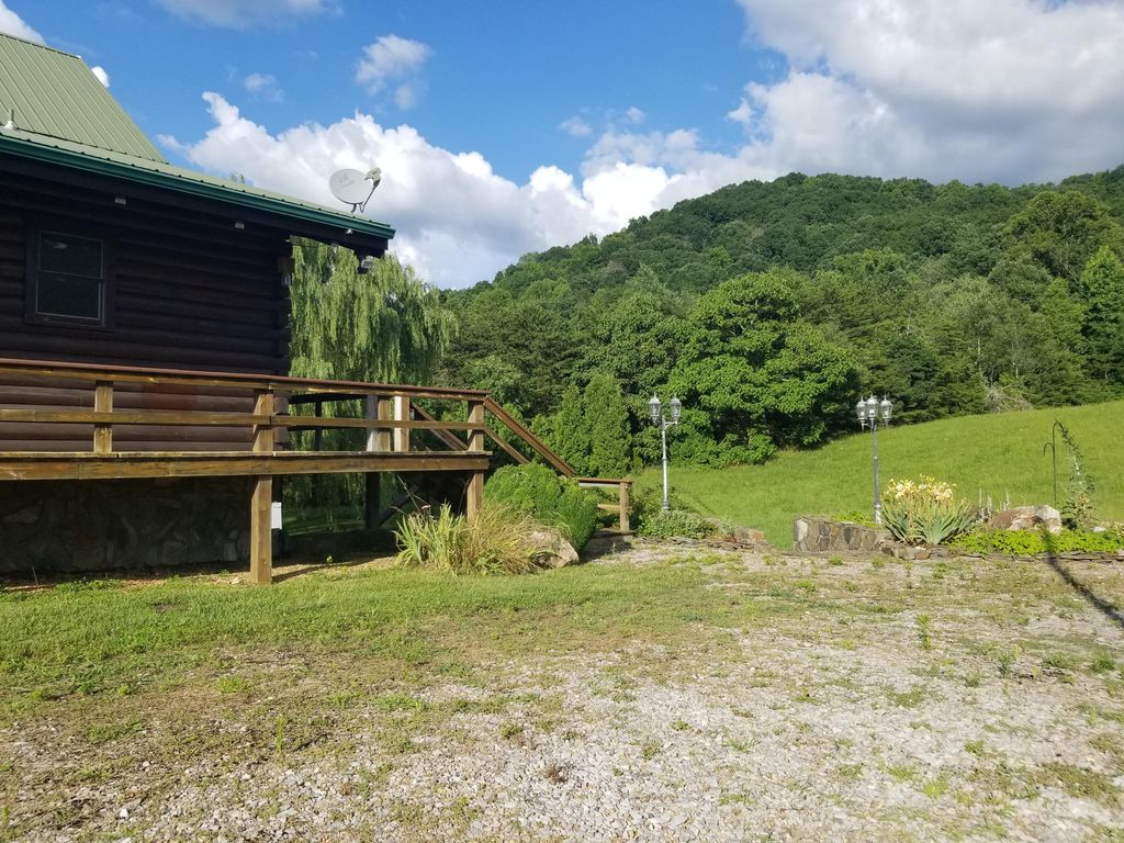 Houston Valley Rd, Greeneville, TN 37743, Foreclosure 478,000 2BD