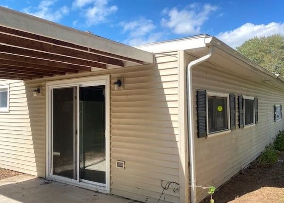 Manor Cir, East Hartford, CT 06118, Foreclosure 55,000 3BD / 1BH