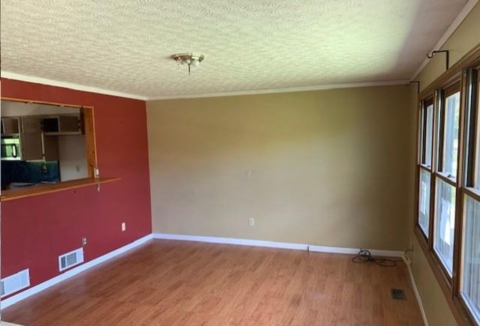 Dillon Hills Dr, Nashport, OH 43830, Foreclosure 137,500 3BD / 3BH