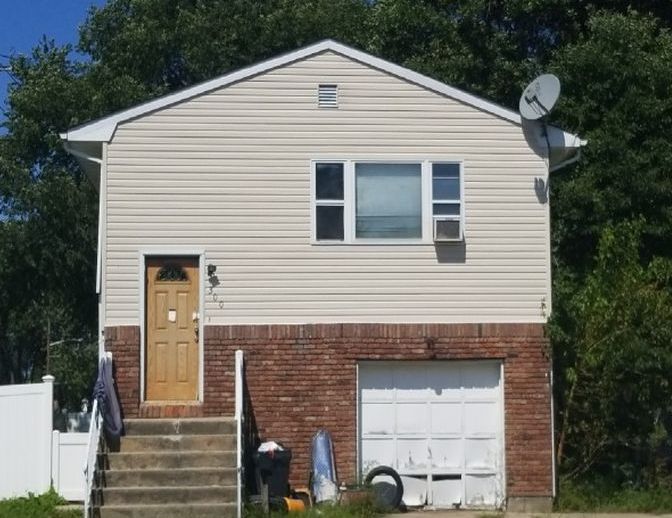 48th St, Lindenhurst, NY 11757, Foreclosure 353,700 4BD / 1BH