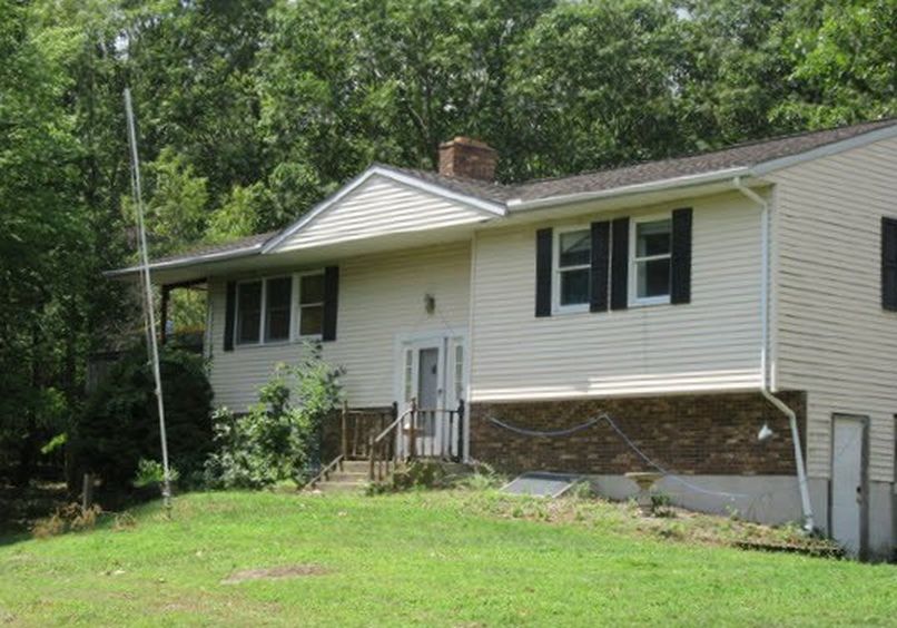 Rossway Rd, Pleasant Valley, NY 12569, Foreclosure 119,900 3BD