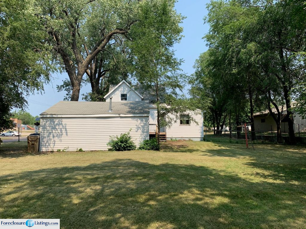 3rd Ave Se, Watertown, SD 57201, Foreclosure 124,000 6BD / 2BH