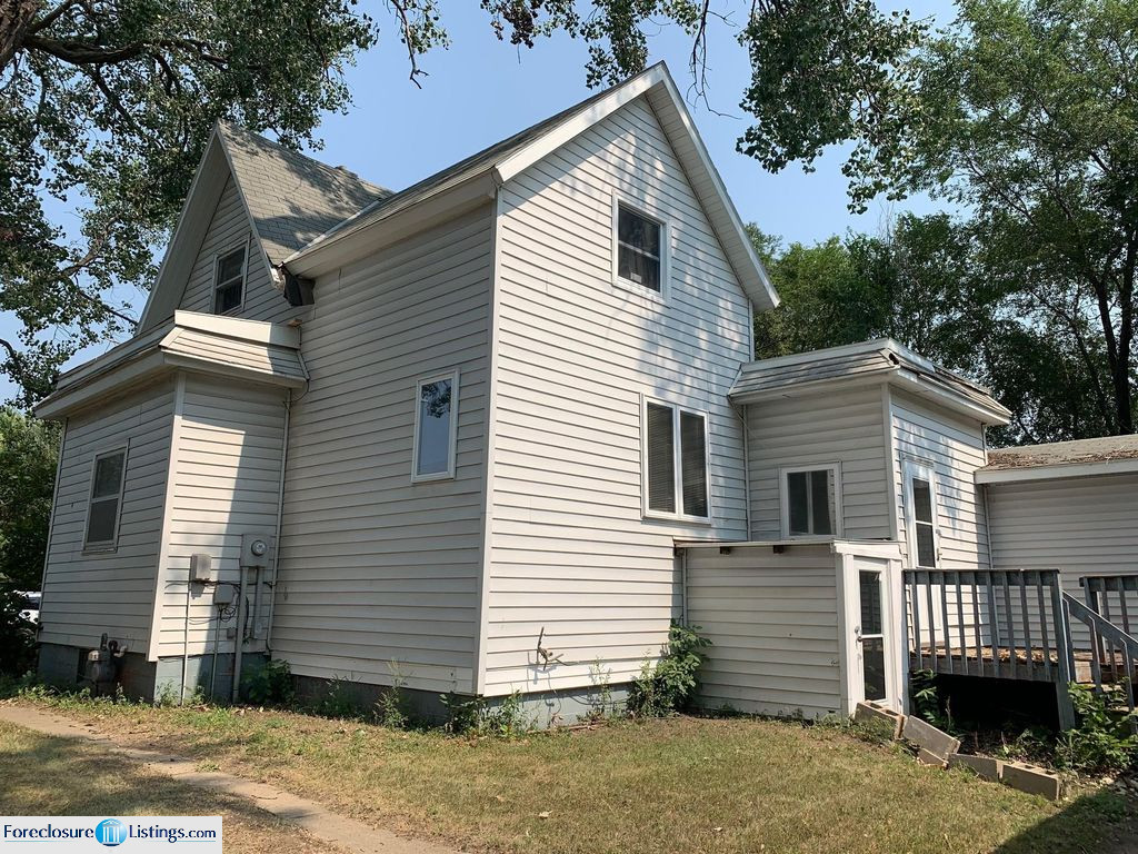 3rd Ave Se, Watertown, SD 57201, Foreclosure 124,000 6BD / 2BH