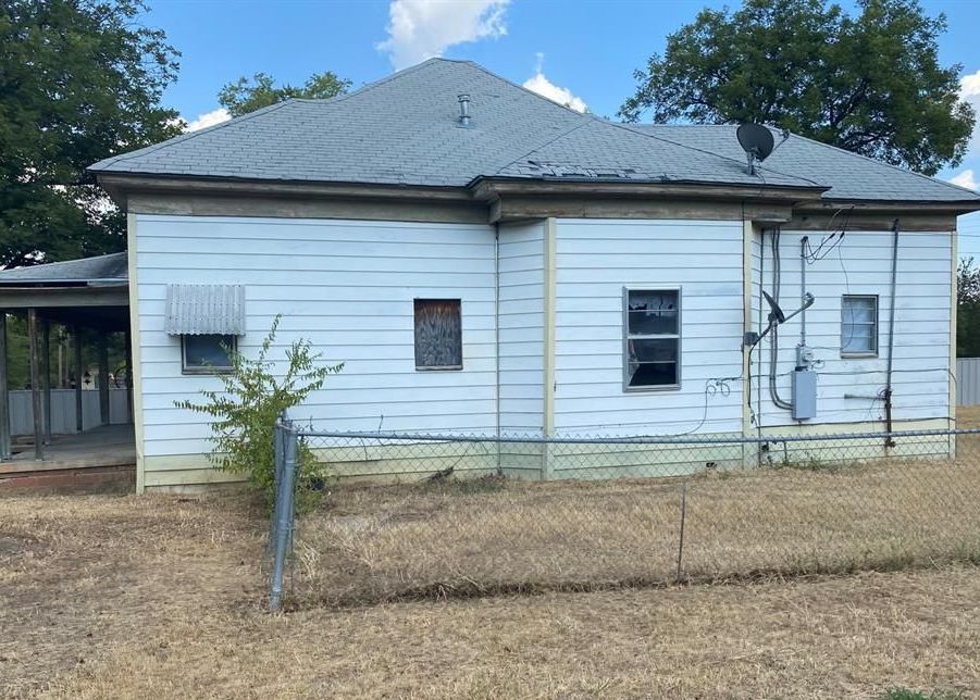 Sw 10th St, Mineral Wells, TX 76067, Foreclosure Call 2BD / 1BH