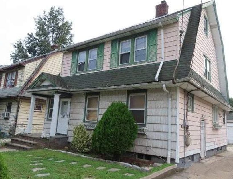 Washington St, Hempstead, NY 11550, Foreclosure 289,000 4BD / 2BH