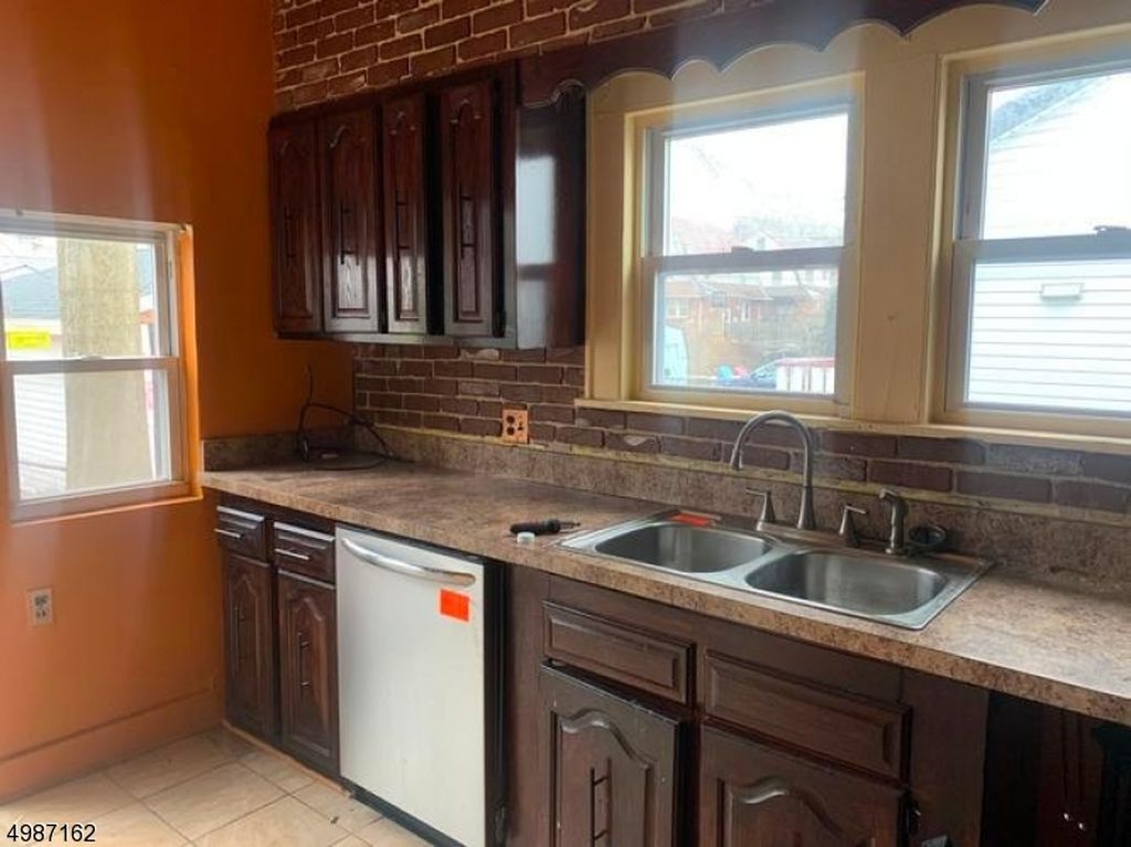 Monroe Ave, East Orange, NJ 07017, Foreclosure 175,000 3BD / 1BH