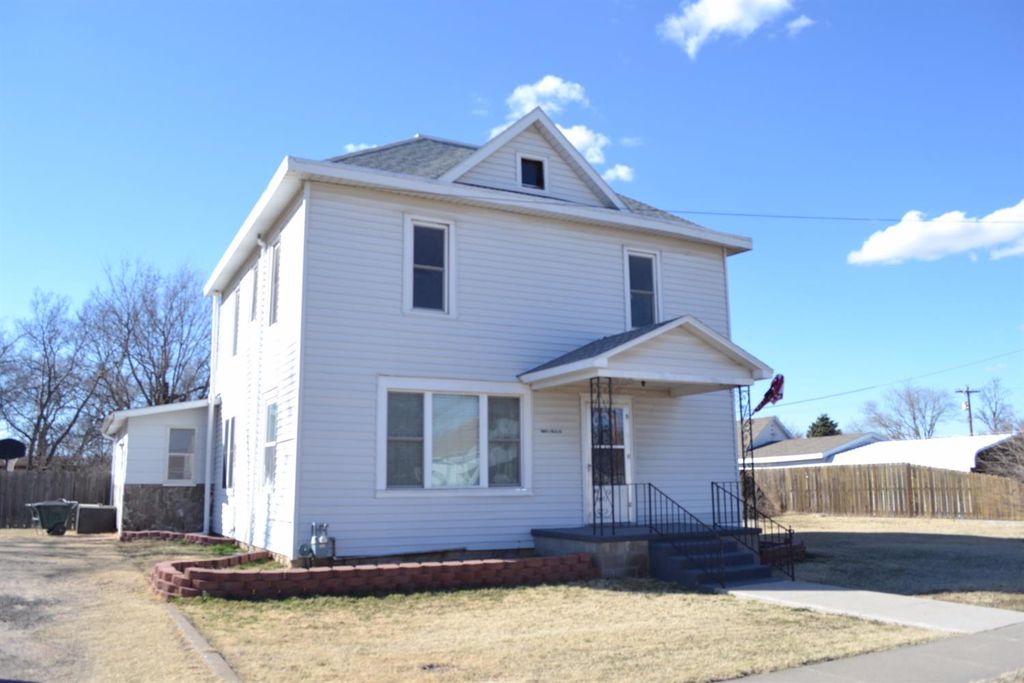 N Lincoln St, Russell, KS 67665, Foreclosure 53,900 3BD / 2BH