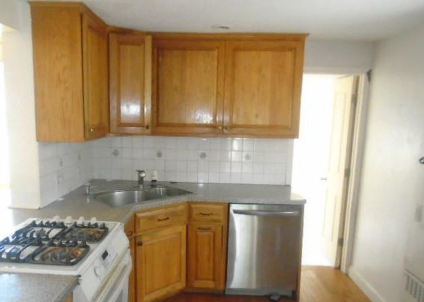 Woodmere Rd, West Hartford, CT 06119, Foreclosure 189,500 3BD