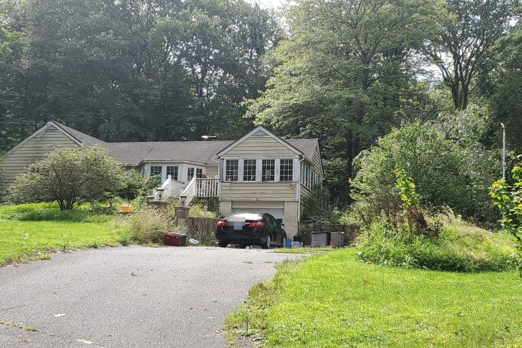 Big Trl, Sherman, CT 06784, Foreclosure 320,809 3BD / 1BH