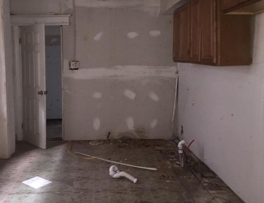 Whitman Ave, Camden, NJ 08104, Foreclosure Call 3BD / 1BH