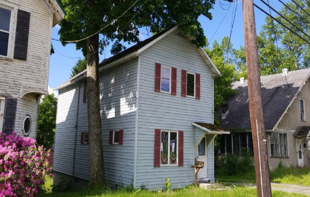 W Spring St, Titusville, PA 16354, Foreclosure 54,900 3BD / 1BH