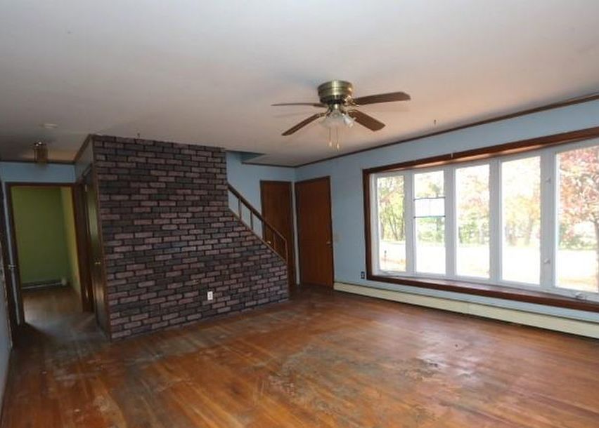 Taylor Rd, Enfield, CT 06082, Foreclosure 125,000 4BD / 2BH