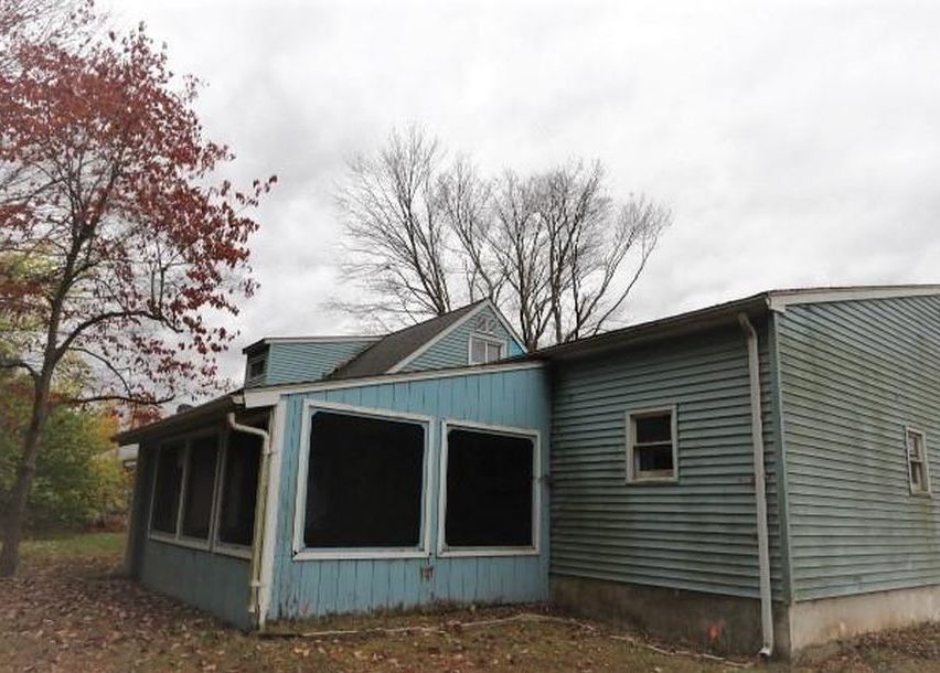 Taylor Rd, Enfield, CT 06082, Foreclosure 125,000 4BD / 2BH