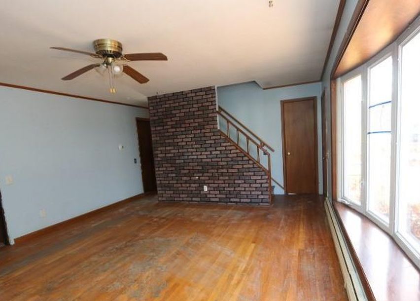 Taylor Rd, Enfield, CT 06082, Foreclosure 125,000 4BD / 2BH