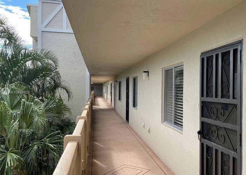 Kensington Ln Apt 306, Delray Beach, FL 33446, Foreclosure 123,000 2BD / 2BH Foreclosure