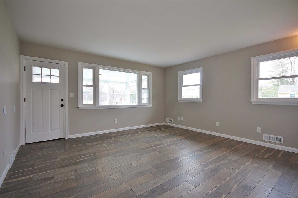 Bancroft Rd, Poughkeepsie, NY 12601, Foreclosure 369,000 3BD / 3BH