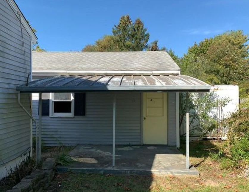 Midway Oval, Groton, CT 06340, Foreclosure 119,000 2BD / 1BH