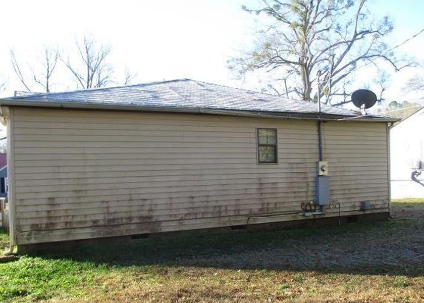 Shaw Ave, Talladega, AL 35160, Foreclosure Call 3BD / 1BH