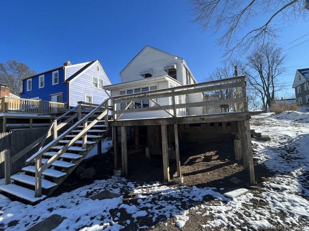 King St, Stratford, CT 06614, Foreclosure 275,000 2BD / 1BH