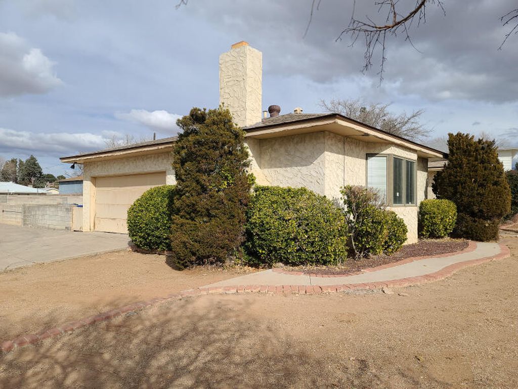 Rogers Ave Ne, Albuquerque, NM 87110, Foreclosure 274,900 3BD