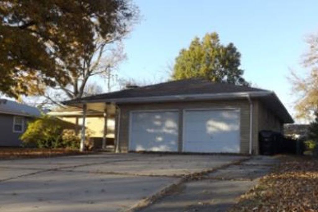 Sw 17th Ter, Topeka, KS 66604, Foreclosure 120,120 3BD / 2BH