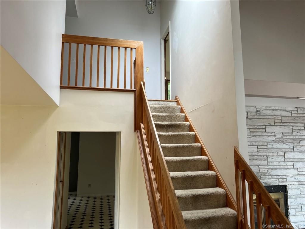 Horton Hill Rd, Naugatuck, CT 06770, Foreclosure 274,900 3BD / 4BH