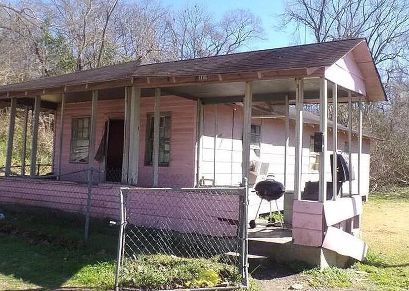 E Magnolia St, Vicksburg, MS 39180, Foreclosure Call 1BD / 1BH