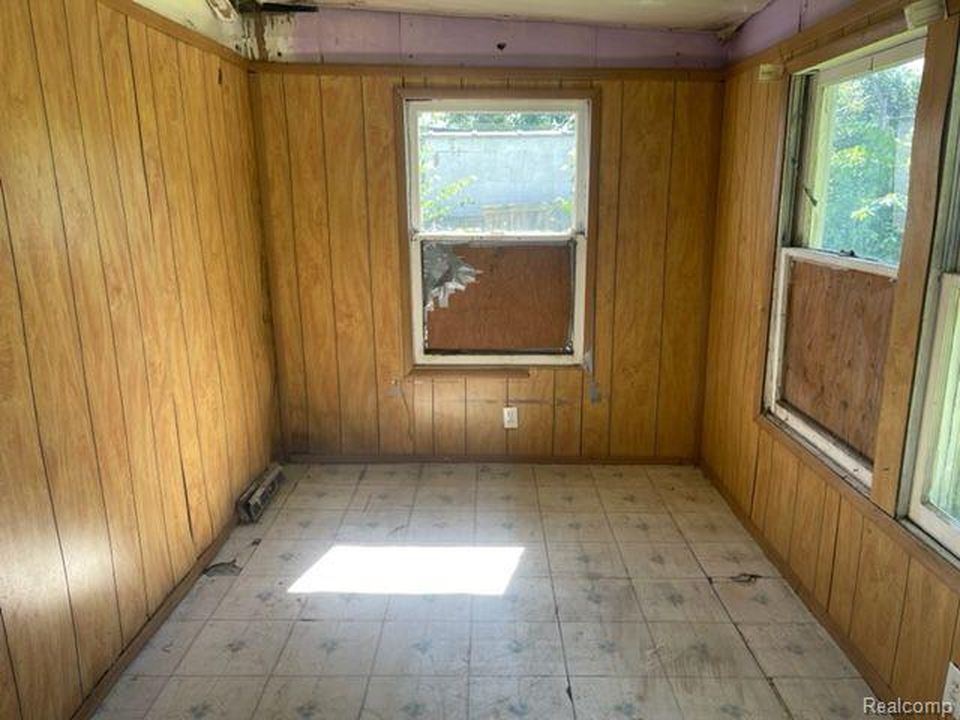 Alvina Ave, Warren, MI 48091, Foreclosure 64,900 3BD / 1BH