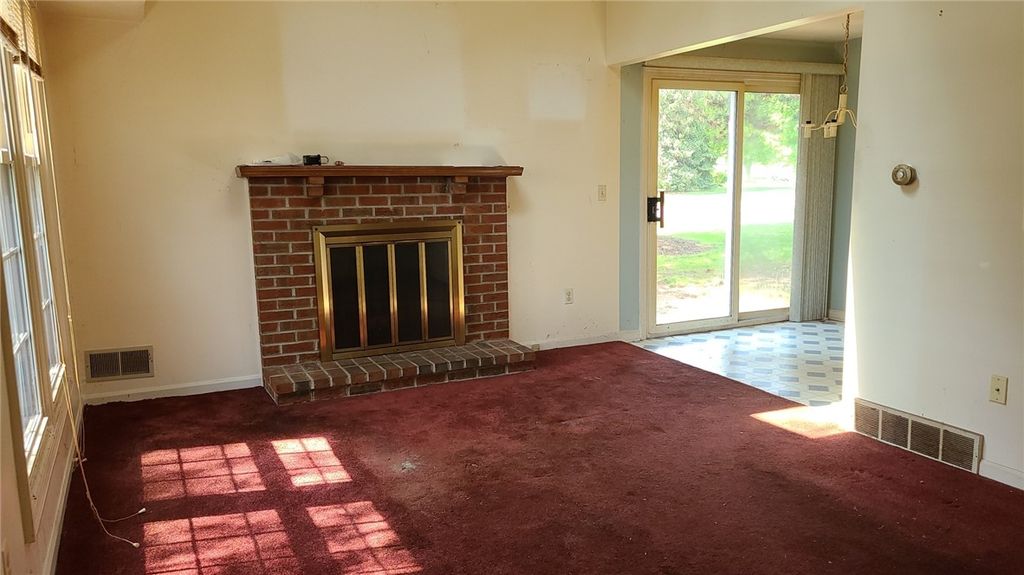 Old Pine Ln, Rochester, NY 14615, Foreclosure 112,900 2BD / 1BH