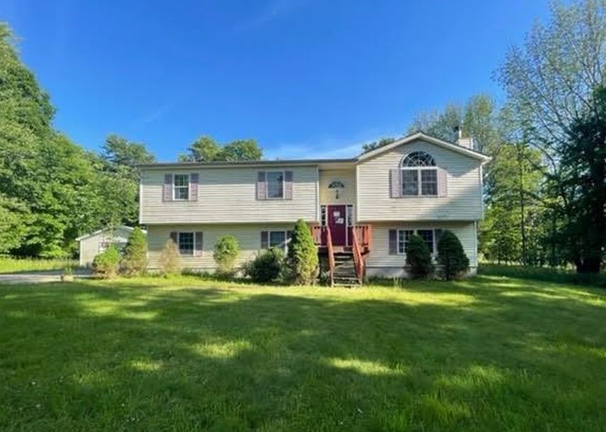 Mullock Rd, Middletown, NY 10940, Foreclosure 201,000 3BD / 3BH