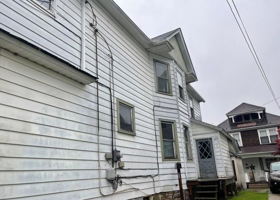 E Green St, Nanticoke, PA 18634, Foreclosure 104,900 3BD / 2BH