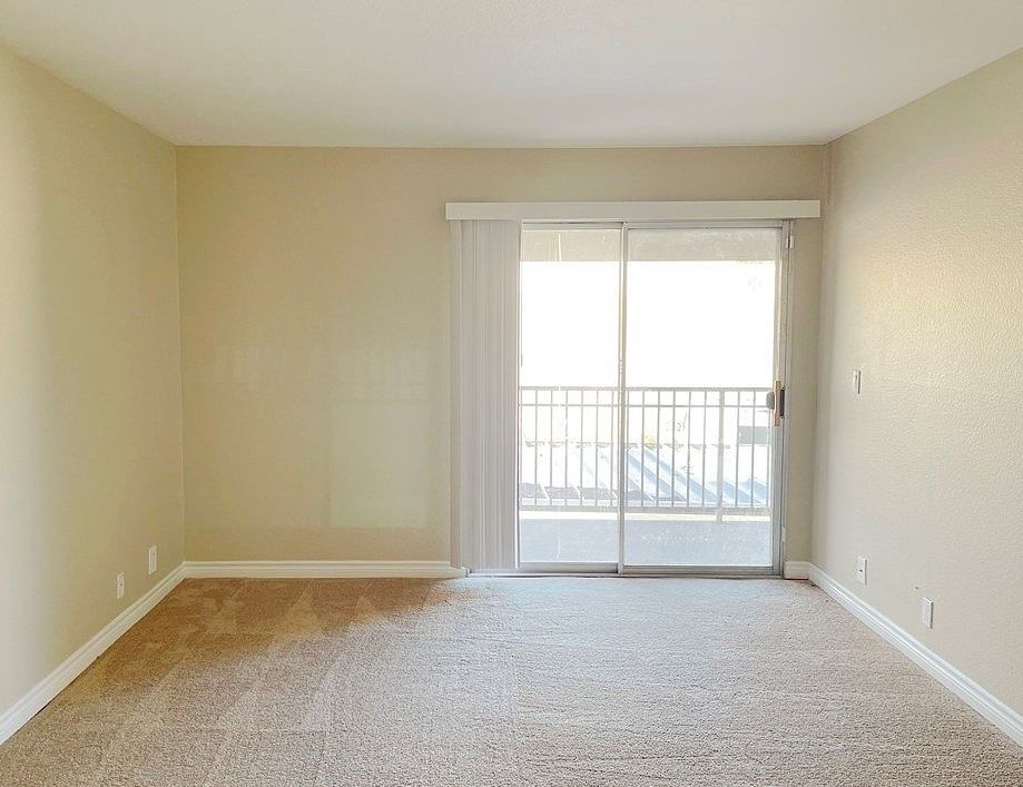 River Glen Dr Unit 210, Las Vegas, NV 89103, Foreclosure 189,900